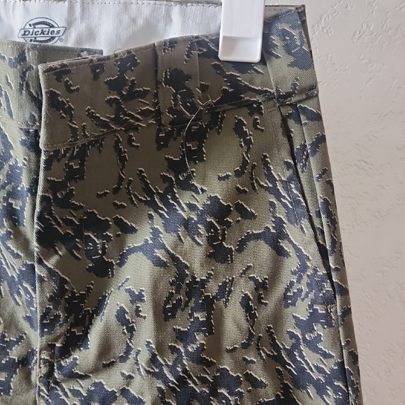 Dickies Green and Black Camouflage Pants - Picture 2 of 8